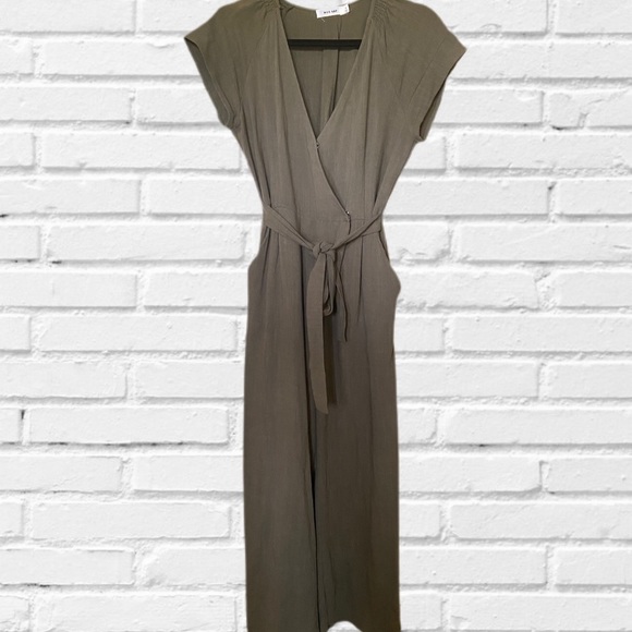 Army green jumpsuit - Picture 1 of 1